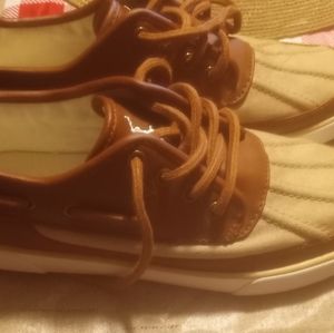 Boys polo shoes ( size 5)